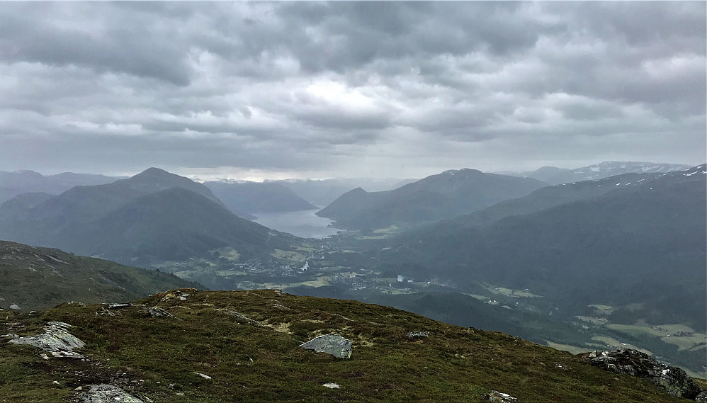 Etterkvart skodde og regn på ettermiddag ifrå Eikåsnipa