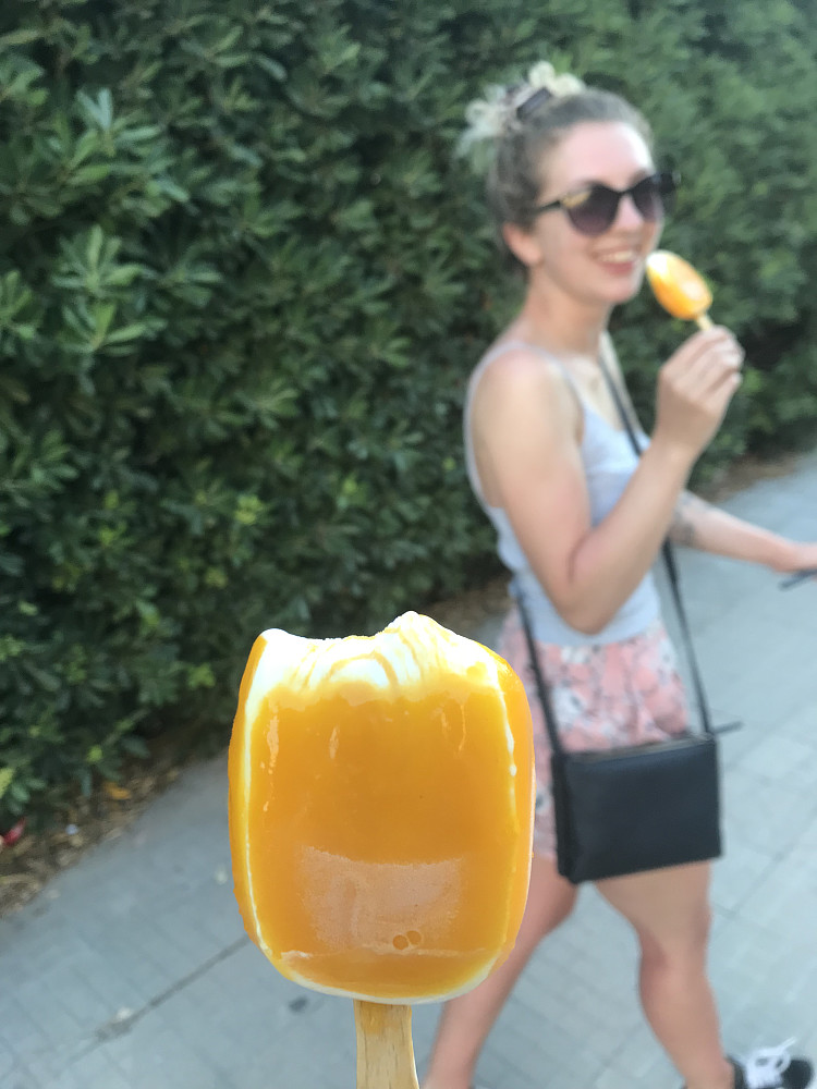 Alt for lite væske med meg til joggeturen. Temperaturen låg nok på rundt 30+ sjølv om eg starta kl 17 på ettermiddag. Miriam møtte med is og vatn! Snakke meg om luksus ❤️ 