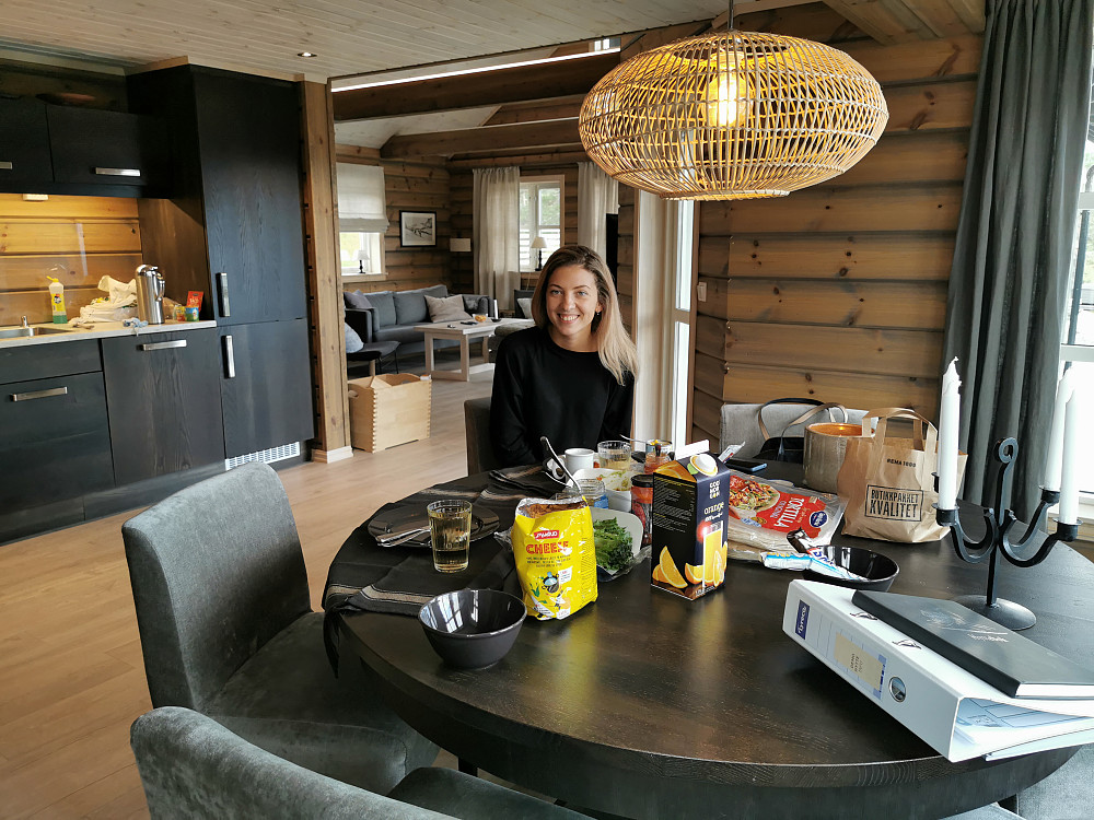 Overnatting i tilnærma samme hus som er i emning!