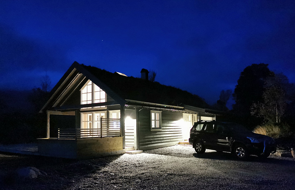 Overnatting i tilnærma samme hus som er i emning!