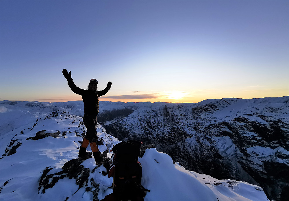 17. november · 

Nydelig ifrå Eggjenibba 1338 mot Jølstrafjell og heim <3 