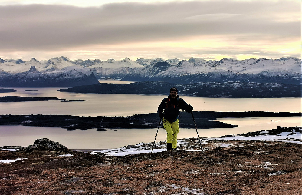 Ifrå Tusten 706 - Molde/Fræna Nydelig å kunne skue storhavet og dei kjente storfjella ellers i Romsdalen.