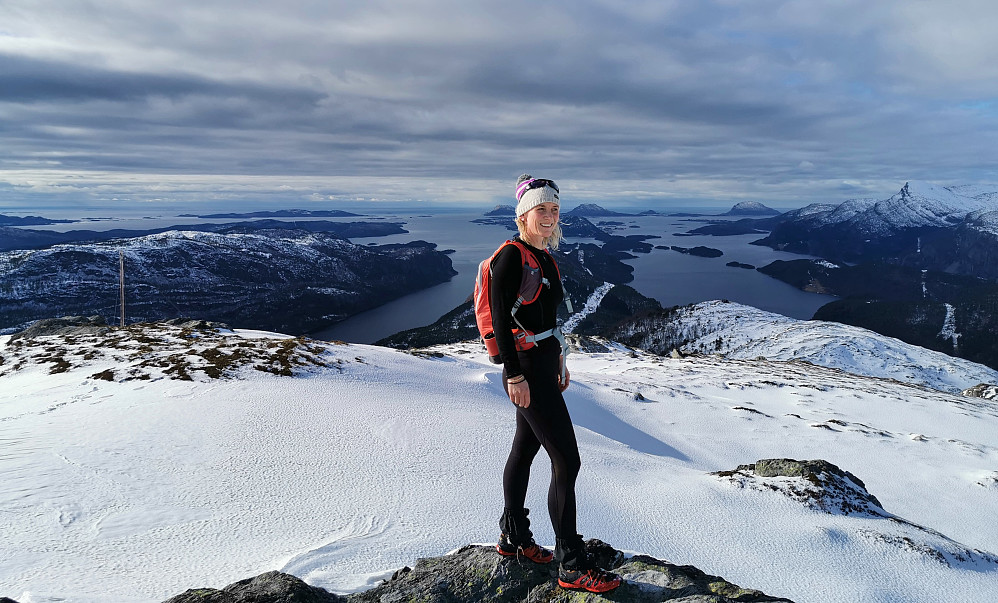 Fin utsikt ifrå toppen av Hatlesetnipa, mot Flora by og øyane! 