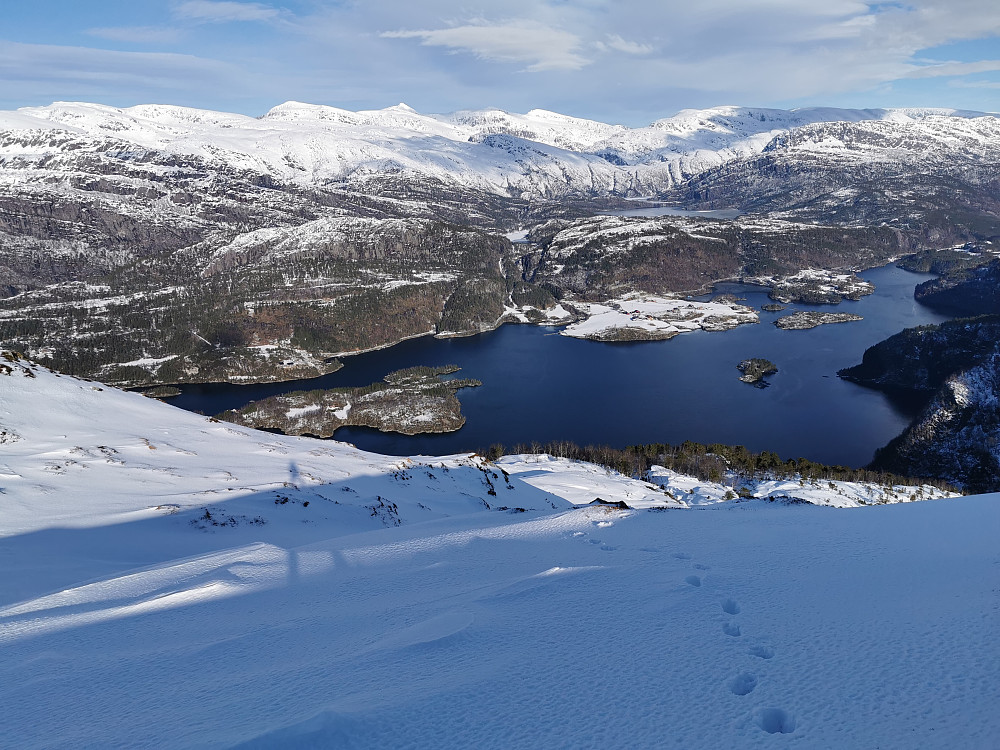 Kombinert føre er berre digg til topps! Nydelig utsikt mot Keipen, Grøndalen og Ålfotbreen 