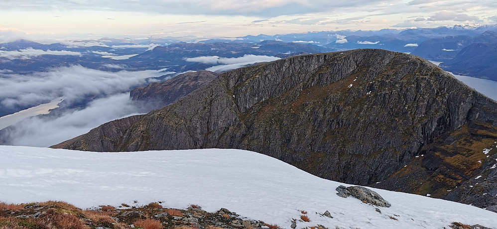 Ifrå Skåla mot Skålaksla 1076 moh