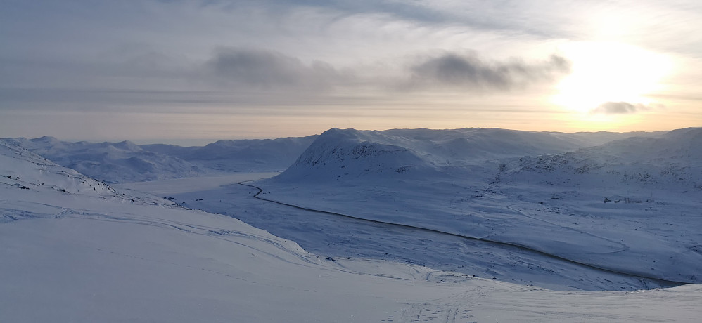 Tilbakeblikk mot Eldrevatnet 1116-1106 moh  på veg til Breistølfjellet & Nordre Kluftenosi 1531 moh 