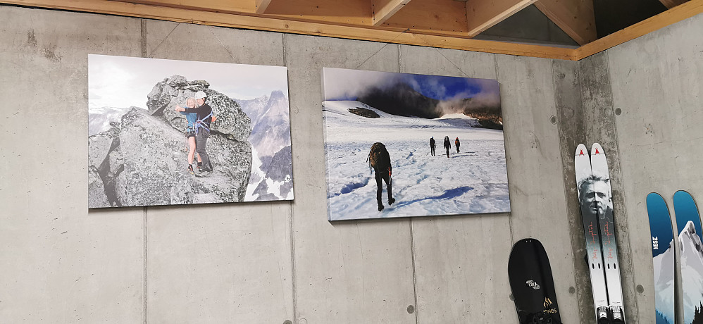  Ein start i bildeatelieret i garasjen :) Tekst i bilder "Tango for to med siste lensmann i Jølster på Store Austanbotntinden" Eventyrlig tur ilag med Signar Nilsen, Martine ,Johan & Geir Arne til tidenes rundtur via Falkebreen til Falketind ++ For a long time ago...