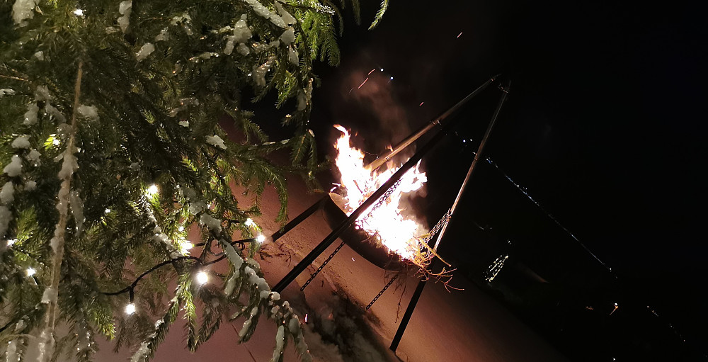 Ro til kvelden og juletreet 2020 laga fin kveldsro & stemning! 
