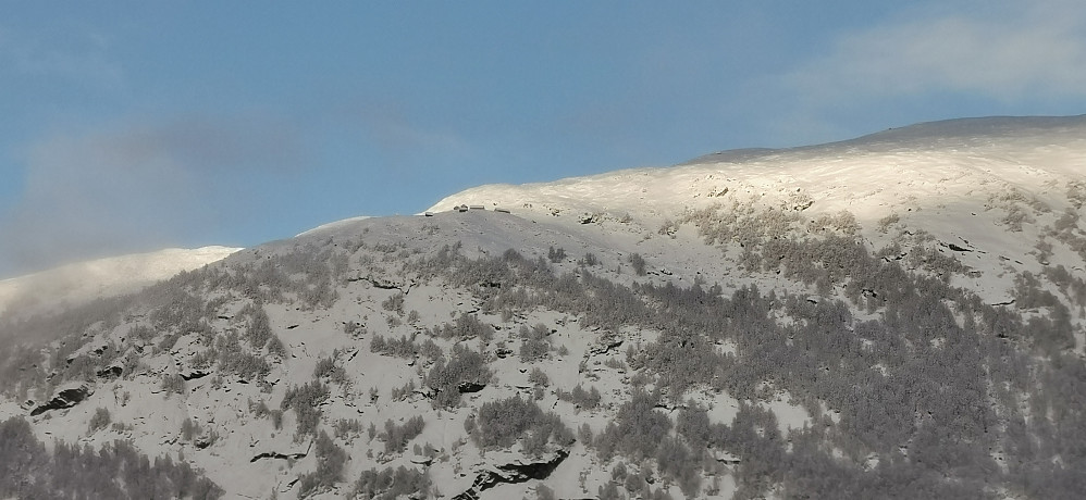 Ifrå kjøkkenglaset; Den finaste plasseringa av støyler i Jølster med fritt utsyn! Det må være Bjørsetstøylane ved Bjørsetfjellet 1003 moh