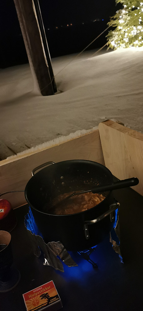 Straumbrudd i Sanddalen etter snøfallet! Ingen problem når primusen er det nesten daglege livet likevel! 