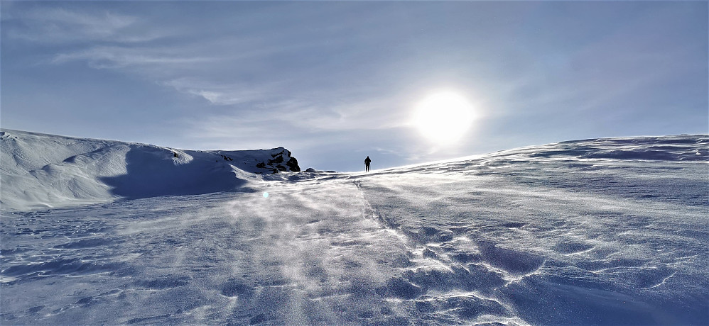 Vinden aukar og det er lekkert å nyte naturelementa på veg til Fossfjellet 1400 moh med ca 22 minusgrader