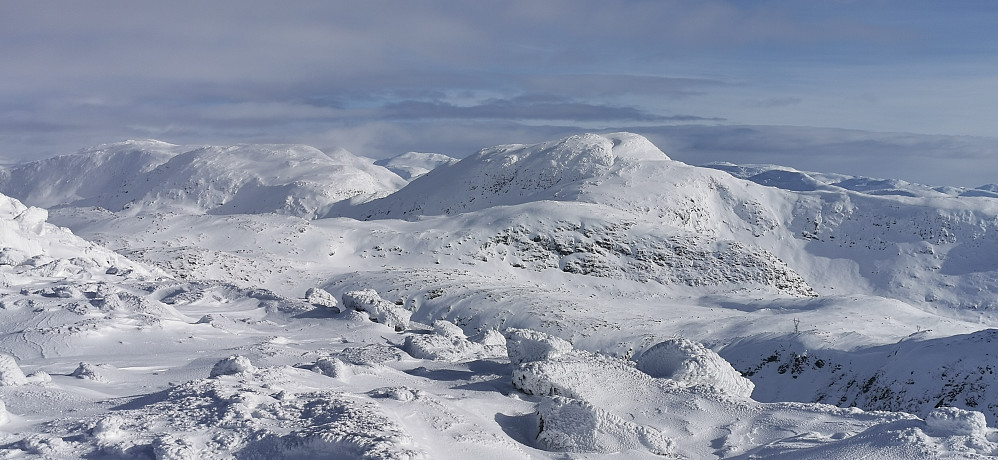 Vinden og kong vinter har jobba fint i høgfjellet! Ifrå Geitanova 1185 mot Geitebotsfjellet 1359