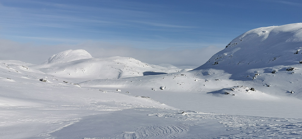 Ved Stolen 1150 mot Skarfjellet og Geitebotsfjellet 1359