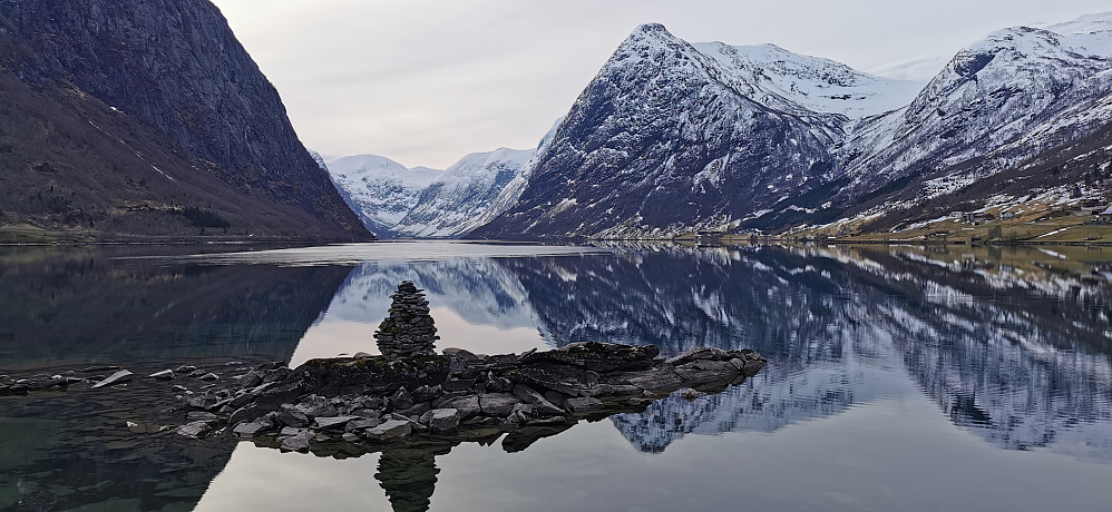 Dagens morgen stemning Kjøsnesfjorden i Jølster undervegs til jobb! 
