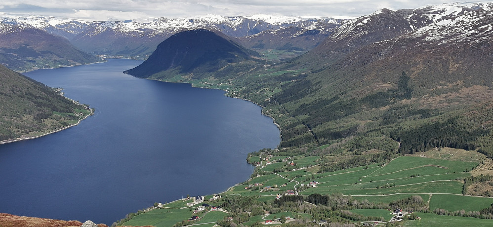 Ifrå Klauva og fint heimskue ned i Sanddalen