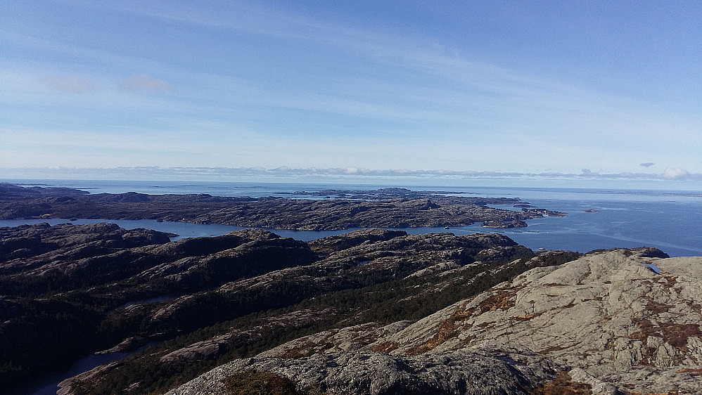 Ifrå Krakksnova og flott syn ut til øyane Ospa, Færøy, Buskøy og Leknesundet