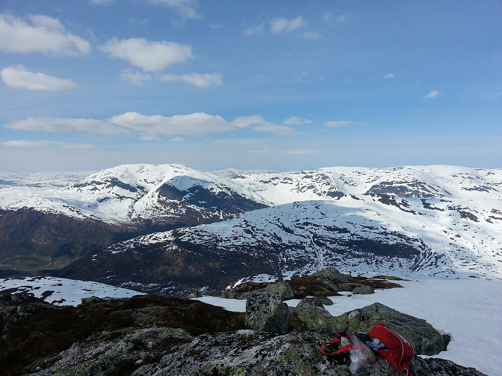 Frå Tindefjellet 1083 moh mot Majestetiske Gjegnen 1670 moh i Bremanger kommune