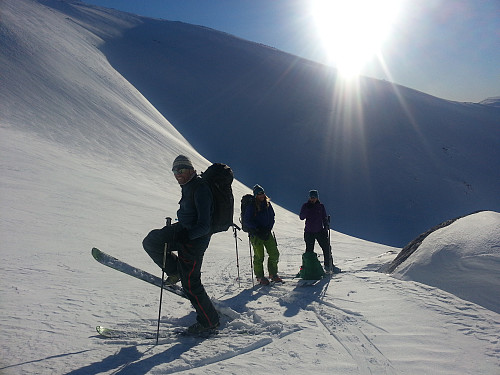 På veg mot Grovabreen frå Fagredalen (Dvergsdalen) i tidenes ver :) Tur stopp, moro, prat og matpause må til :)
