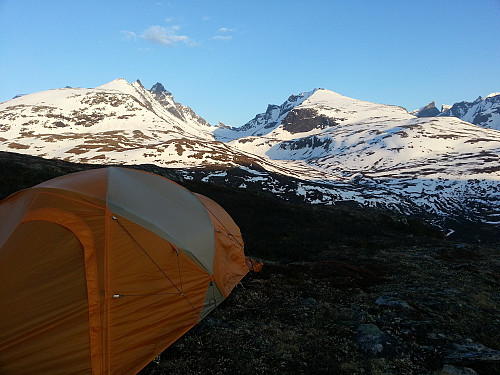 Fint å krype i soveposen til kvelden og nyte fjell skue ved Turtagrø! Etter tur på Storehaug og Molden