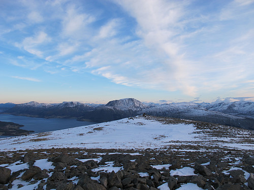 Ein utruleg flott utkikstopp! til mektige fjelltopper og storhavet