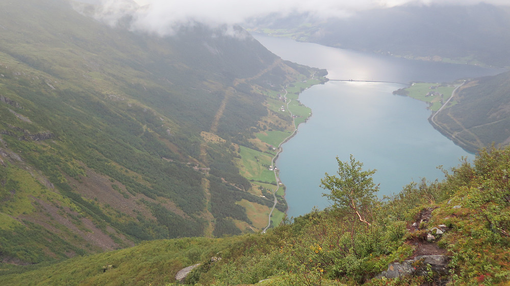 Frå Grovanipa 1143 moh mot Kjøsnesfjorden