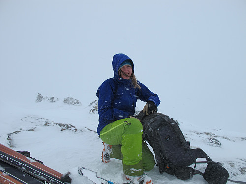 Dårleg sikt og litt drev på Salsegga, men forventning om eit Hærleg nedrenn.. nysnø som var ganske urørt av vind..