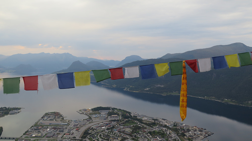 Litt av eit trappe prosjekt opp mot Nesaksla frå Åndalsnes senter. Sherpaer som har jobba på her...det må sjåast :)