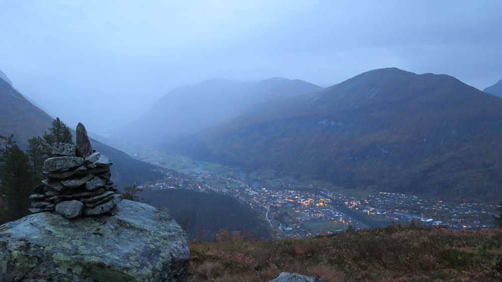 Stryn i skodde dis