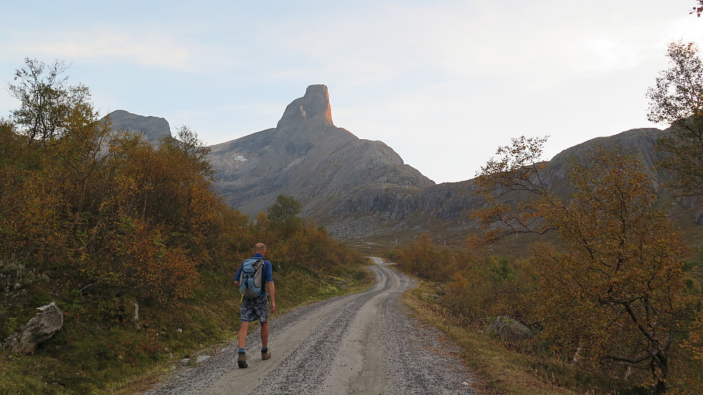 Tur nr to og på veg til Romsdalshorn med Ove