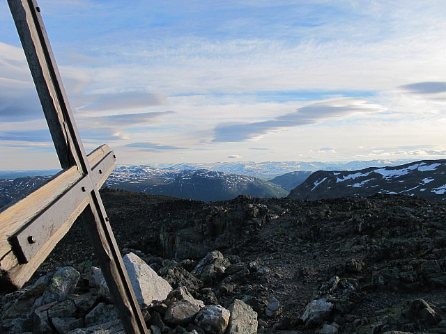 Frå Skogshorn 1728 moh og utsikt mot neste dags turmål Ranastongi 1900 moh