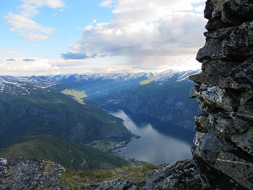 Frå varden ved Utkiksplassen Prest og ned mot sentrum Aurland