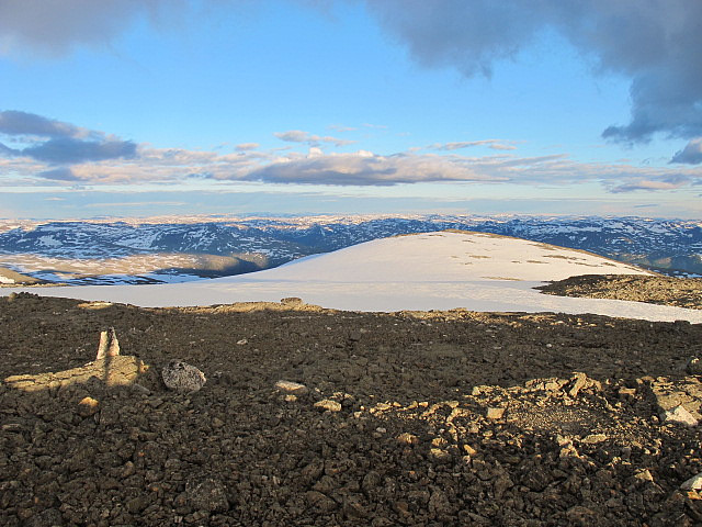 Frå varden og Kommunetoppen Blåskavlen 1809 moh mot punkt 1778 moh  