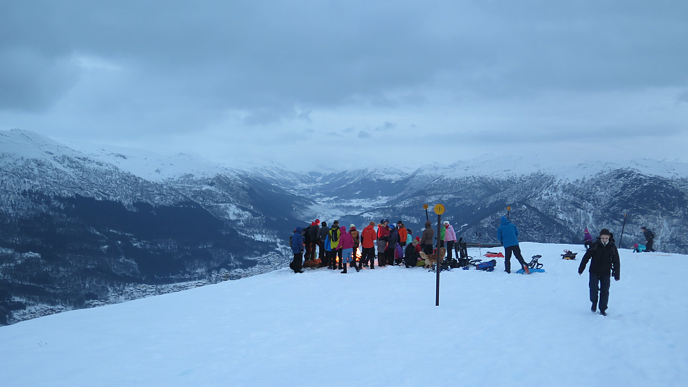 Mykje å feire i litt av eit tur og treningsår ;) Godt Nyttår alle Turfantar :) Vardebål på Hafstadfjellet i regi av Turlaget