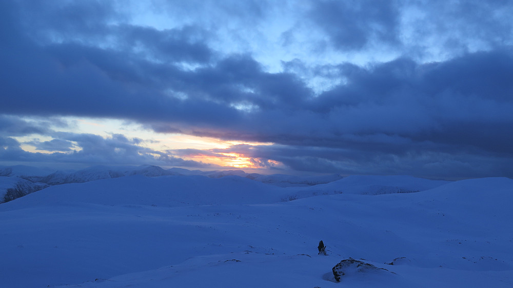 Nydeleg vinterstemning og solnedgang frå Rjåhornet 598 moh