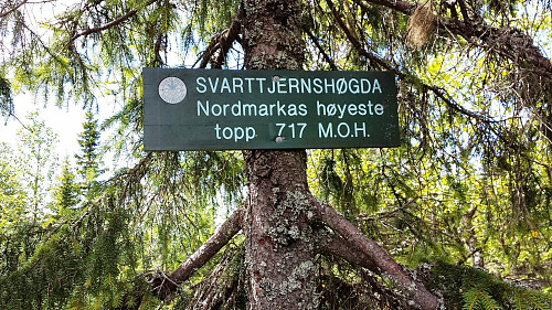 Skiltet på toppen
