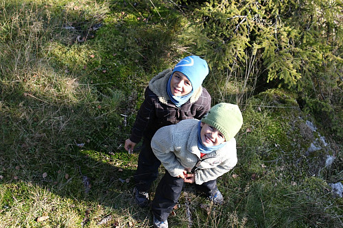 Gutta på bakken, fattern i høyden