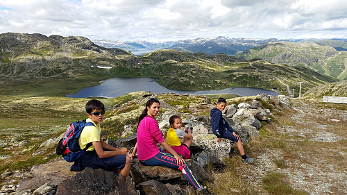 Flokken på vei opp i heistraseen