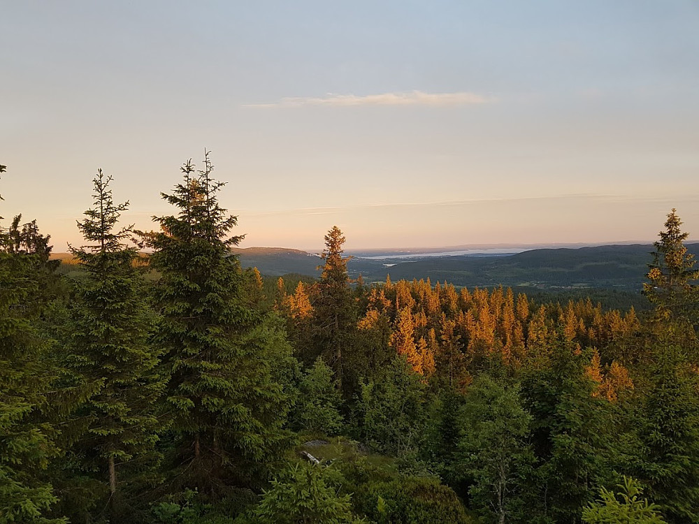 Utsikt fra Heikampen (kl 22:26)