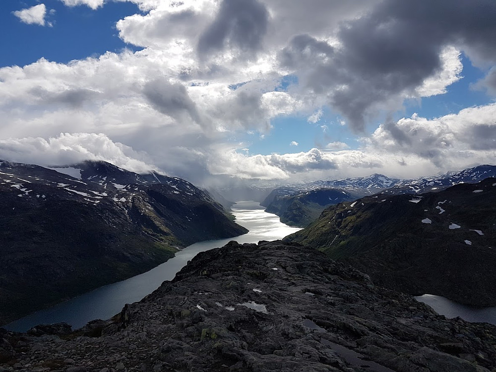 Mye vær innover Gjende