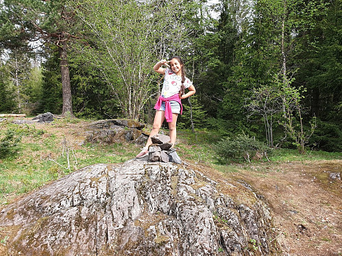Posing on top of Garlaushøgda