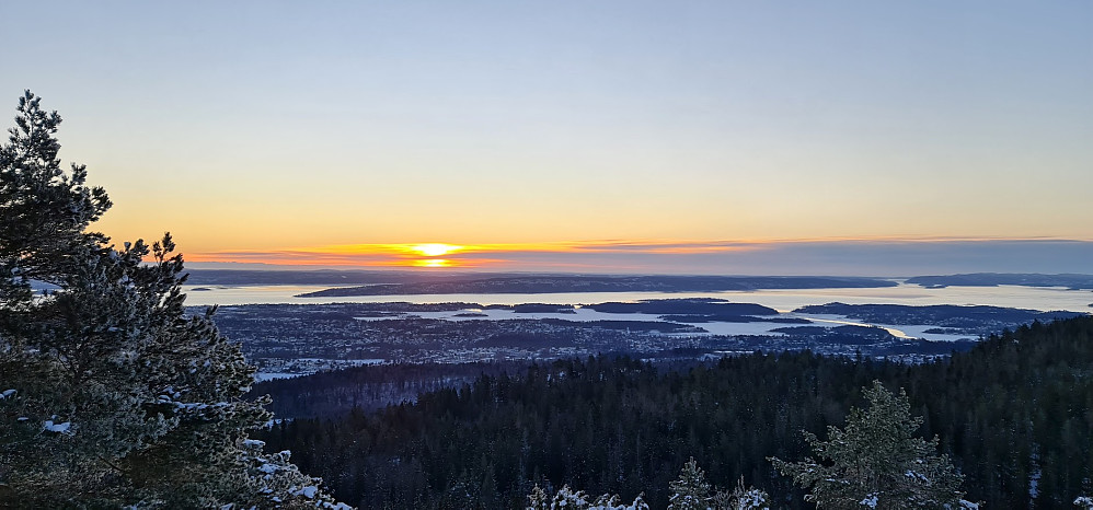 Sola på vei opp over Østmarka/Sørmarka
