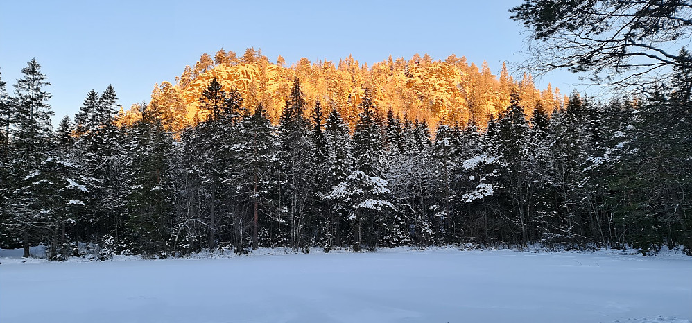 Nordre utstikkere badet i sol (fra Setertjern)
