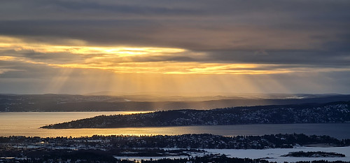 Sol i Bunnefjorden åpenbarer seg