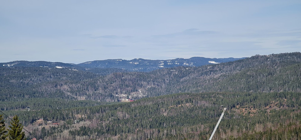 Utsikt mot Kjerkeberget 12-13 km unna.
