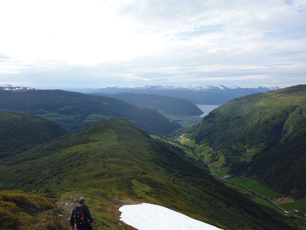 Utsikt over Hang, Vik og Seljadalen