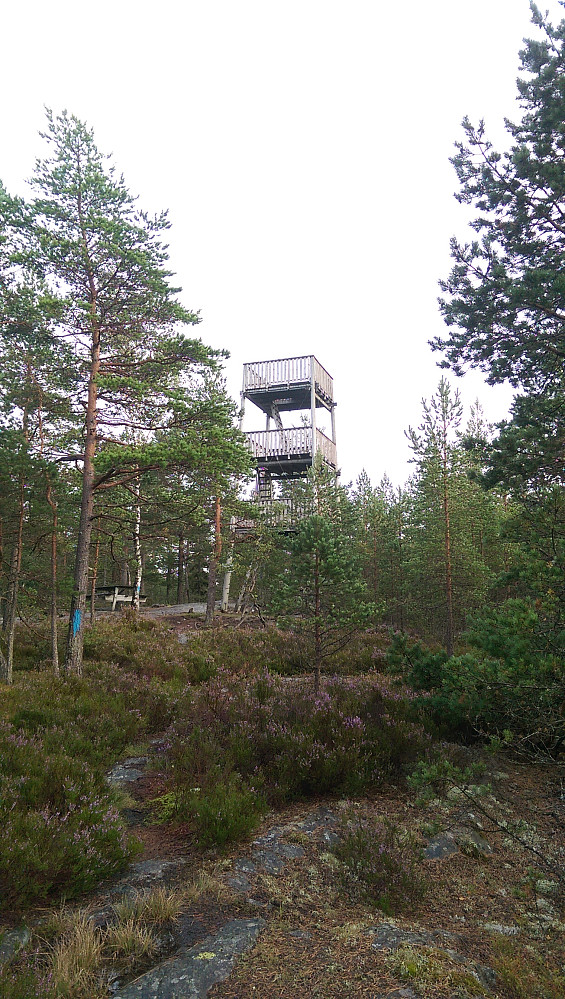 Tårnet på toppen av Nordre Stange varde