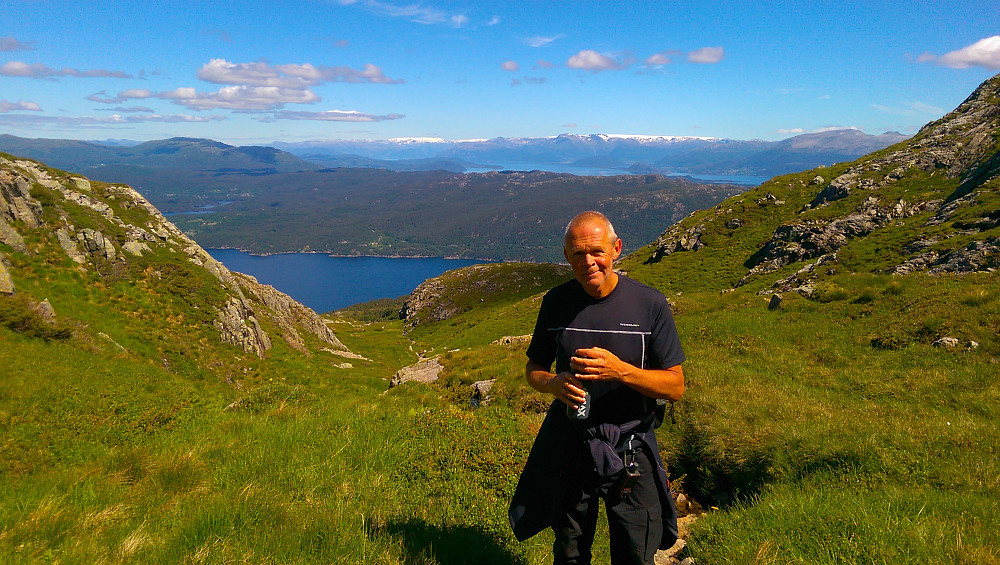 Vann må man ha, også på vei ned fra fjellet