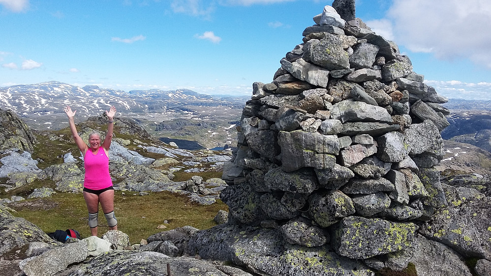 Hoppende glad på toppen av Rogalands tak