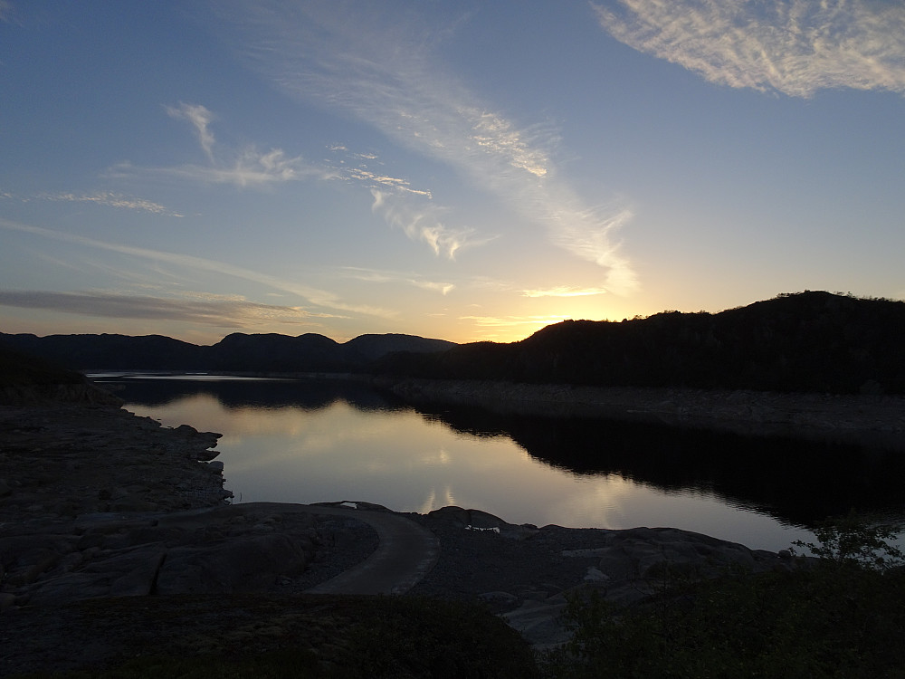 Solnedgang ved demningen