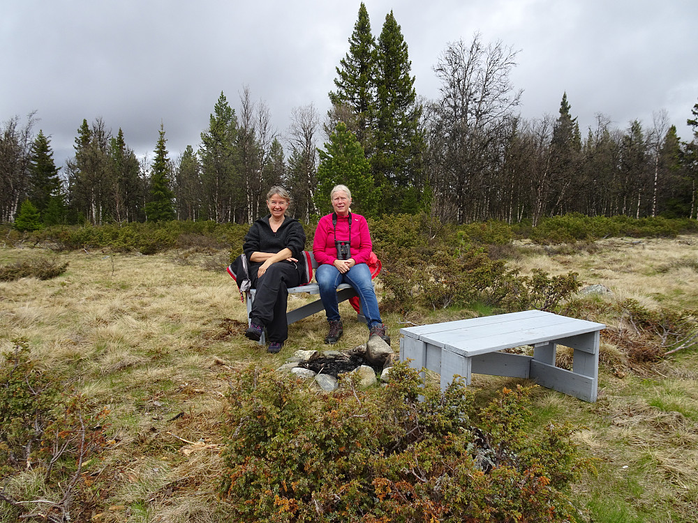 Bord og stoler ved Kumyrdalen